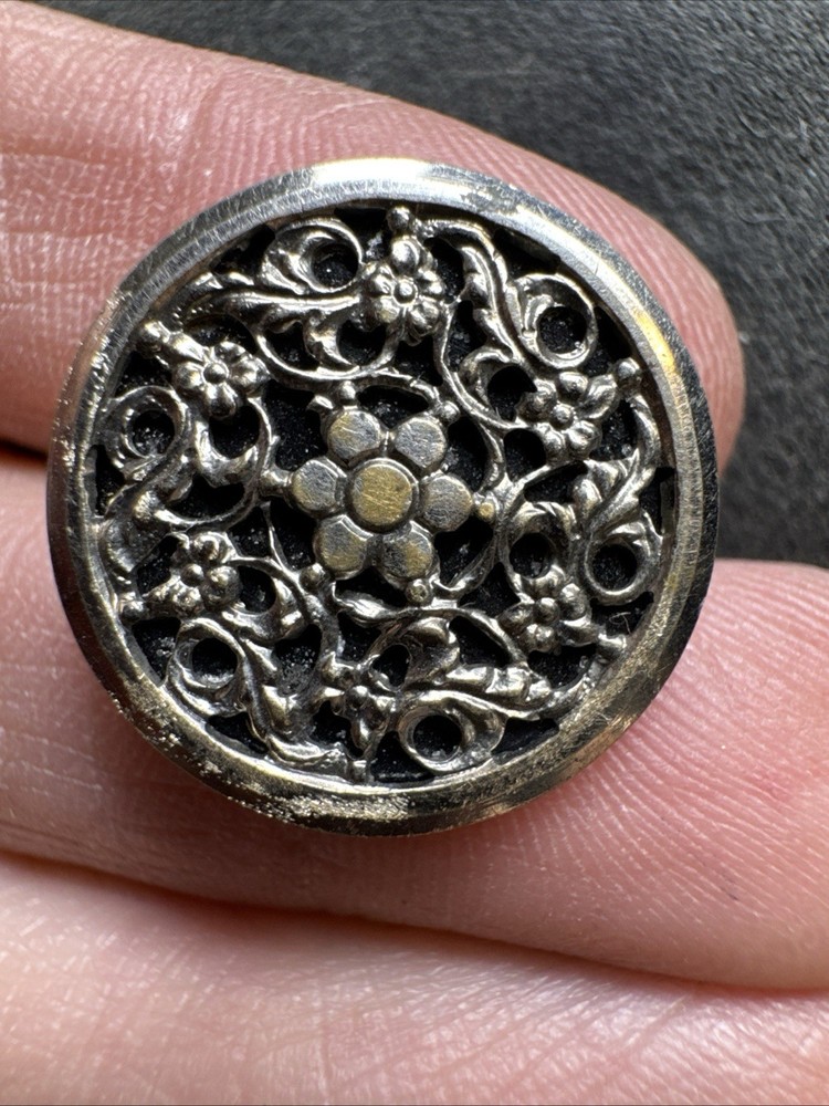 Antique Brass Ivy Paris Button