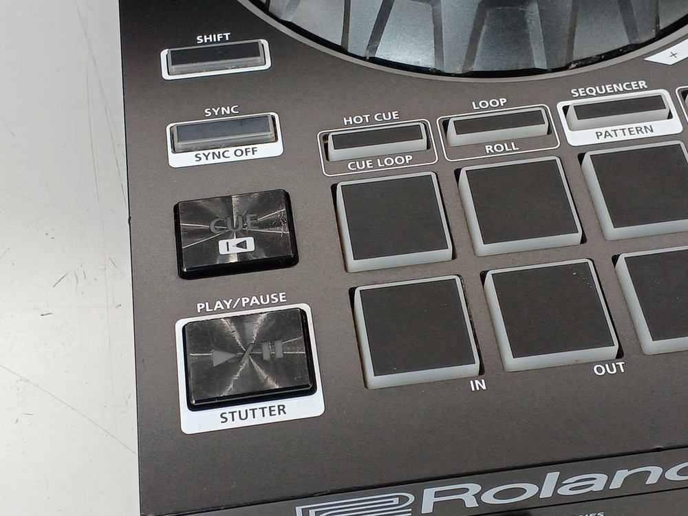 Roland DJ-202 2CH 4-Deck DJ Controller Serato USB Bus Powered Performance Pads