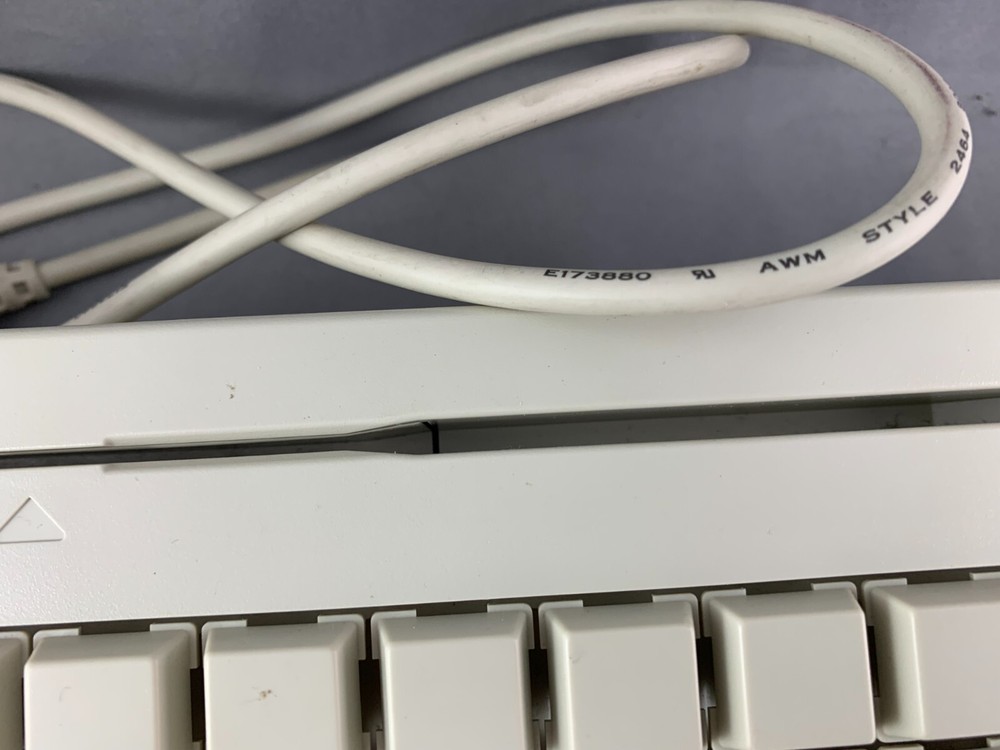 POSIFLEX KB3200 AT INTERFACE PROGRAMMABLE KEYBOARD WITH MAGNETIC STRIPE READER