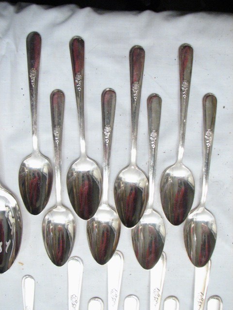HOLMES & EDWARDS YOUTH SILVER PLATE FLATWARE 48 PC SET SILVERWARE