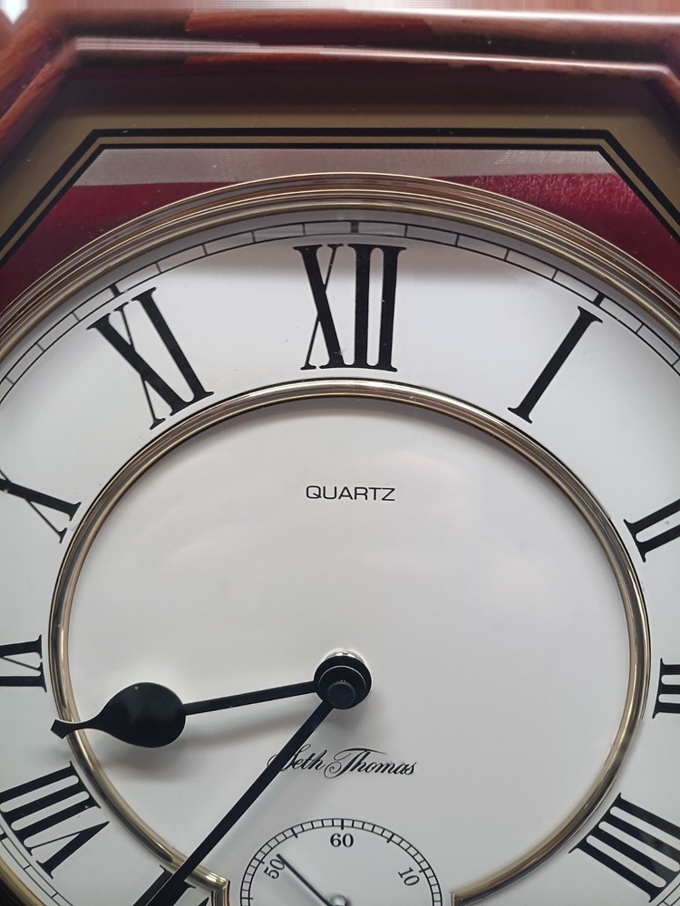 Seth Thomas Octagonal Quartz Wall Clock Brown Plastic Frame battery-operated