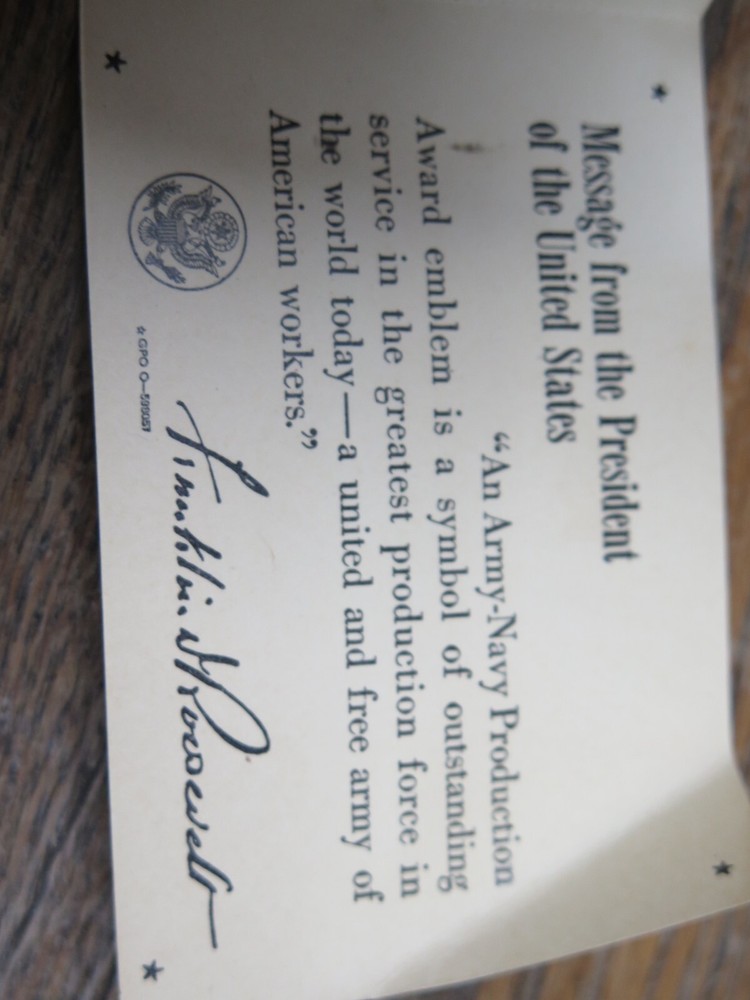 WWII ARMY NAVY PRODUCTION AWARD EMBLEM, ON ORIGINAL ISSUE CARD