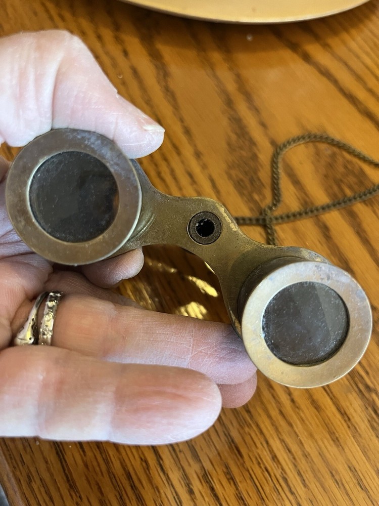 opera glasses w/strap, masculine appearance