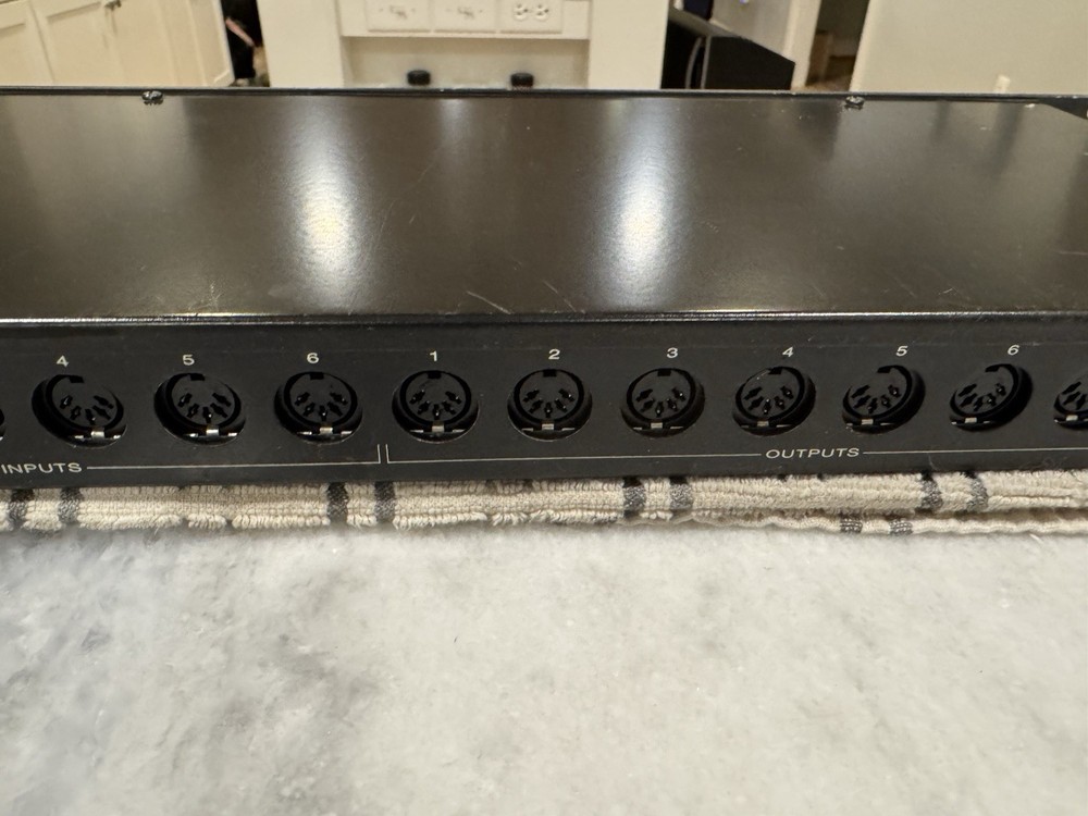Digital Music Corp MX-8 Midi Patch Bay Processor NO POWER SUPPLY