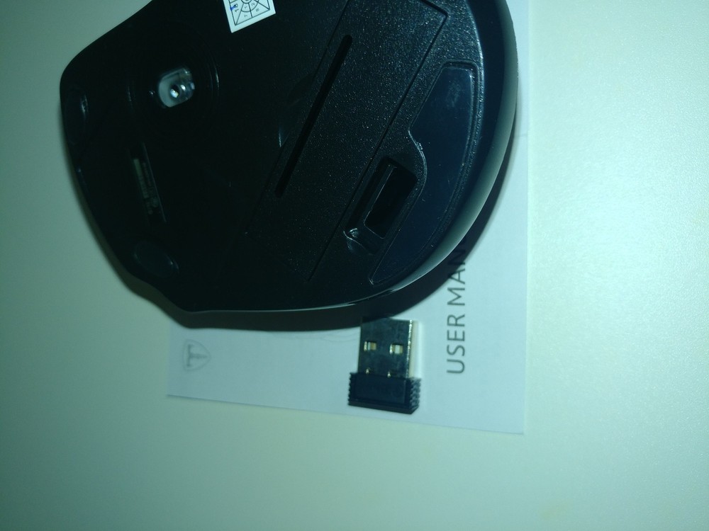 EasternTimes Tech CA57BN 2.4 Ghz Wireless 5-button Optical Mouse Model: D-09