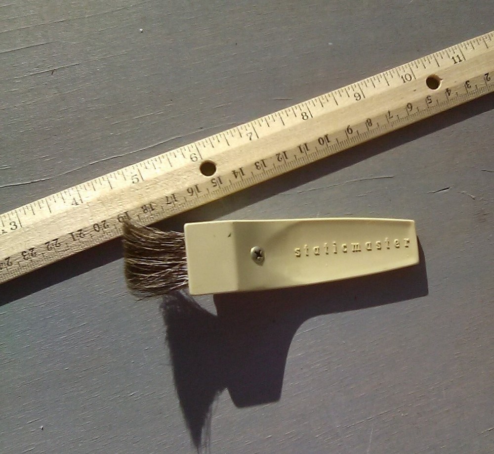 STATICMASTER BRUSH, MODEL 1C200, VINTAGE 1970s (L35)