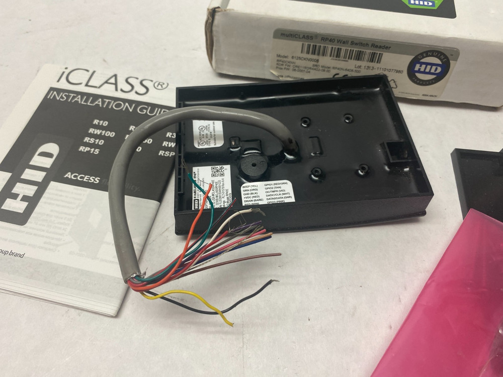 HID 6125CKN0005 multiCLASS RP40 Smart Card Wall Switch Reader