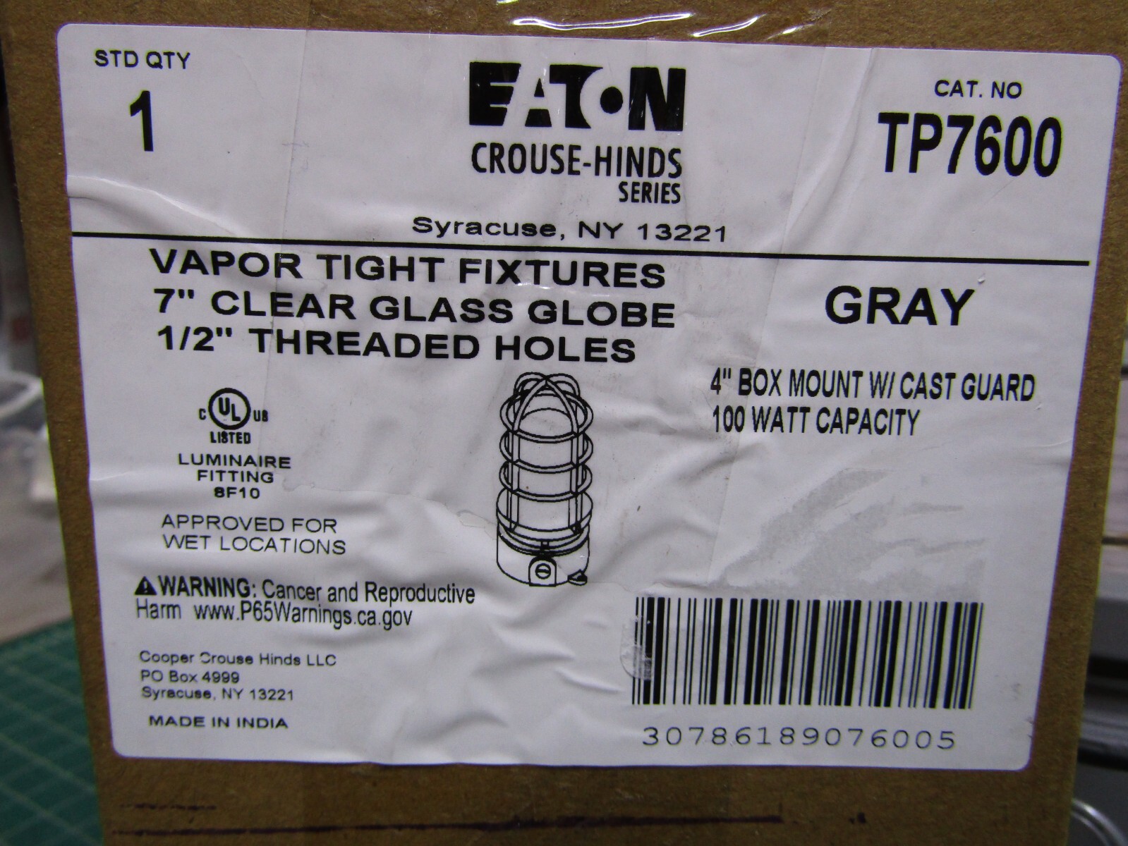 1– EATON TP7600 Light Fixture Corrosion Resistant Gasketed Vaporproof 100 W Gray