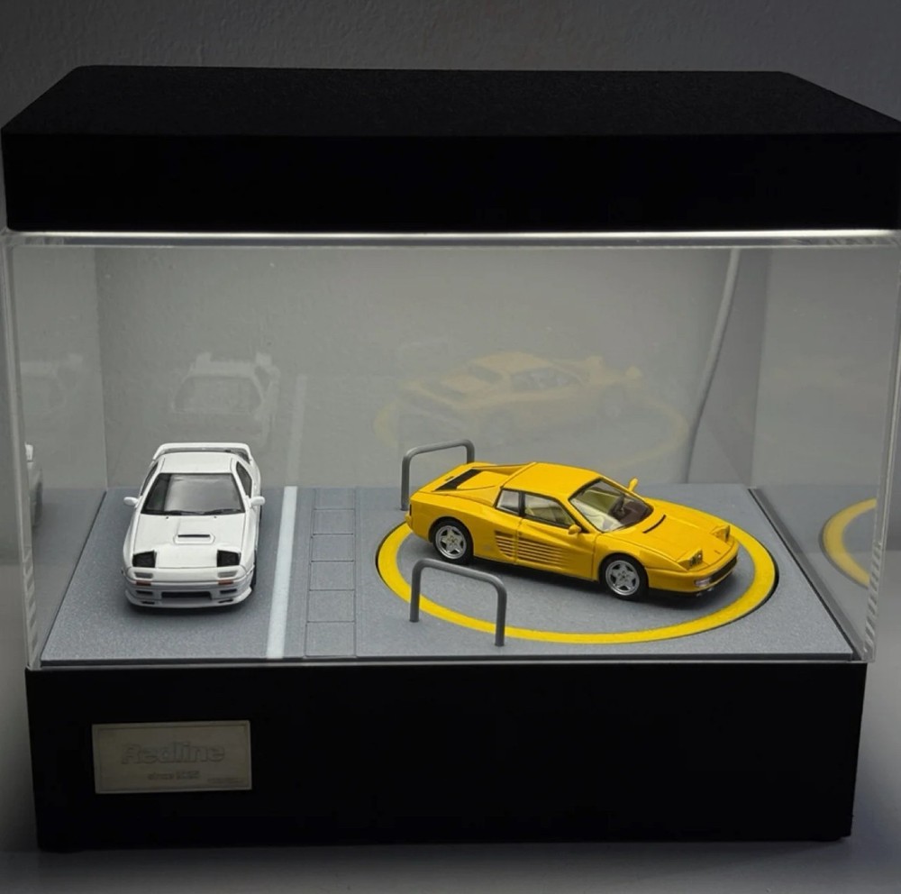 1:64 Scale Desktop Rotating Parking Diorama Display Model