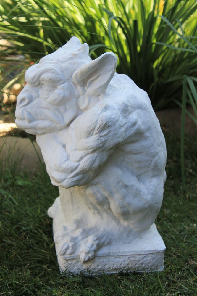 Polyurethane flexible mold with a plastic frame''gargoyle''