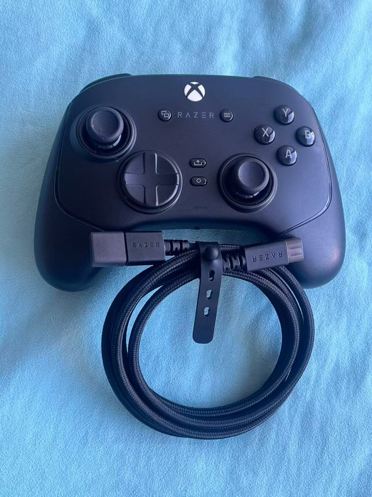 Razer Wolverine V3 Pro Controller RZ06-0520 for XBOX , PC