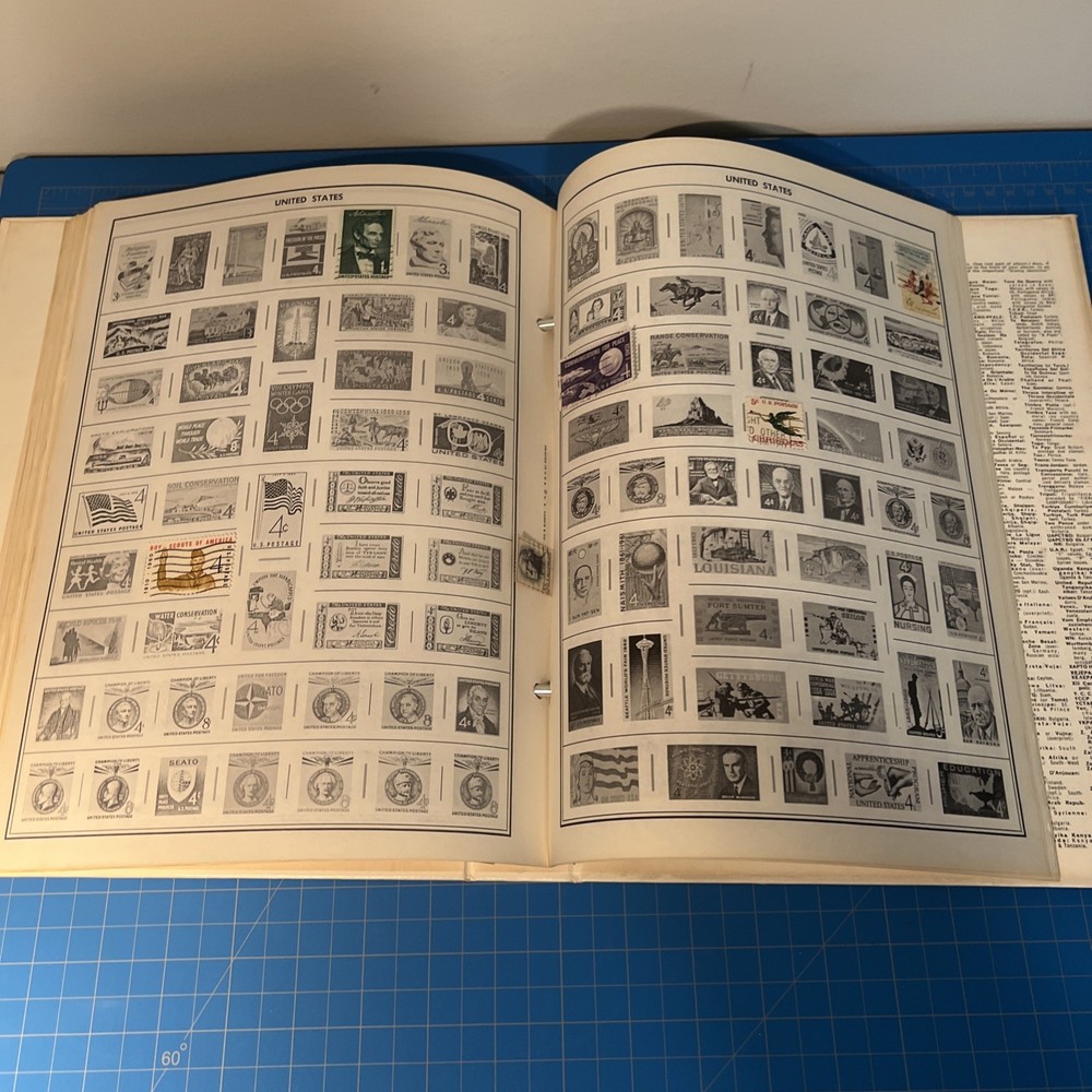 Traveler Stamp Album for Postage Stamps of the World H.E. Harris 1974