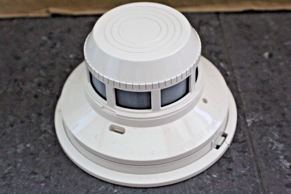 SYSTEM SENSOR 2400A DIRECT WIRE PHOTOELECTRIC SMOKE DETECTOR