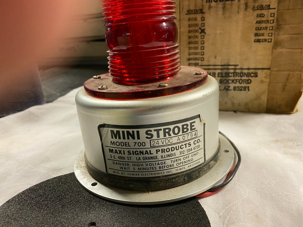 VINTAGE 1977 "TOMAR" MINI STROBE LIGHT-MODEL 700-24 VOLT