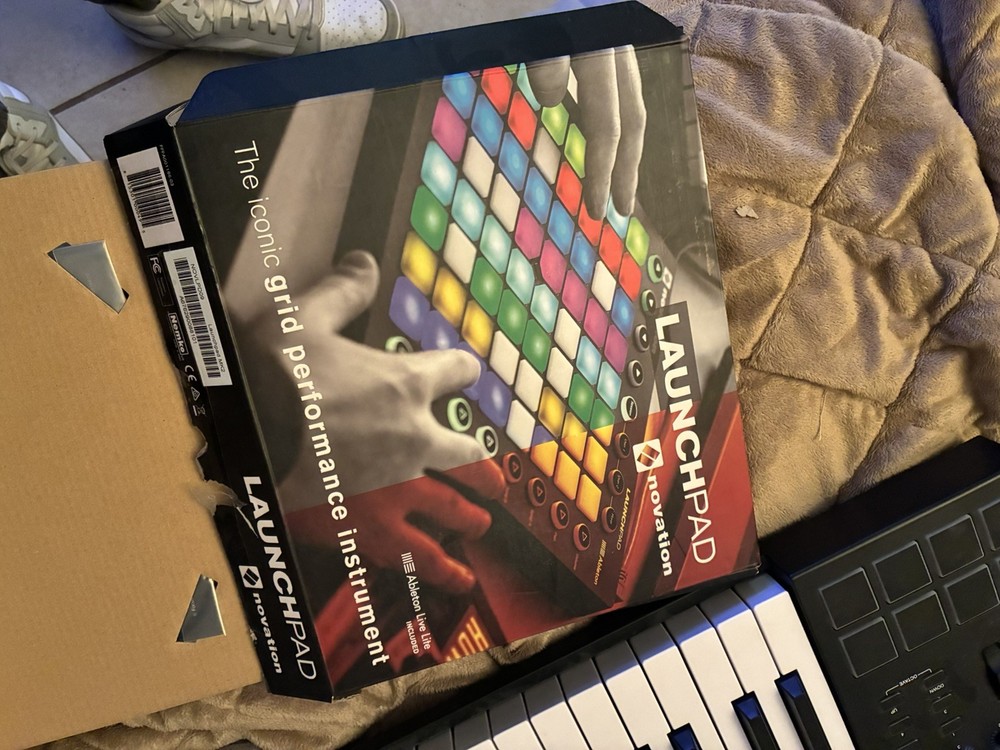 alesis v25 keyboard and launchpad mk2