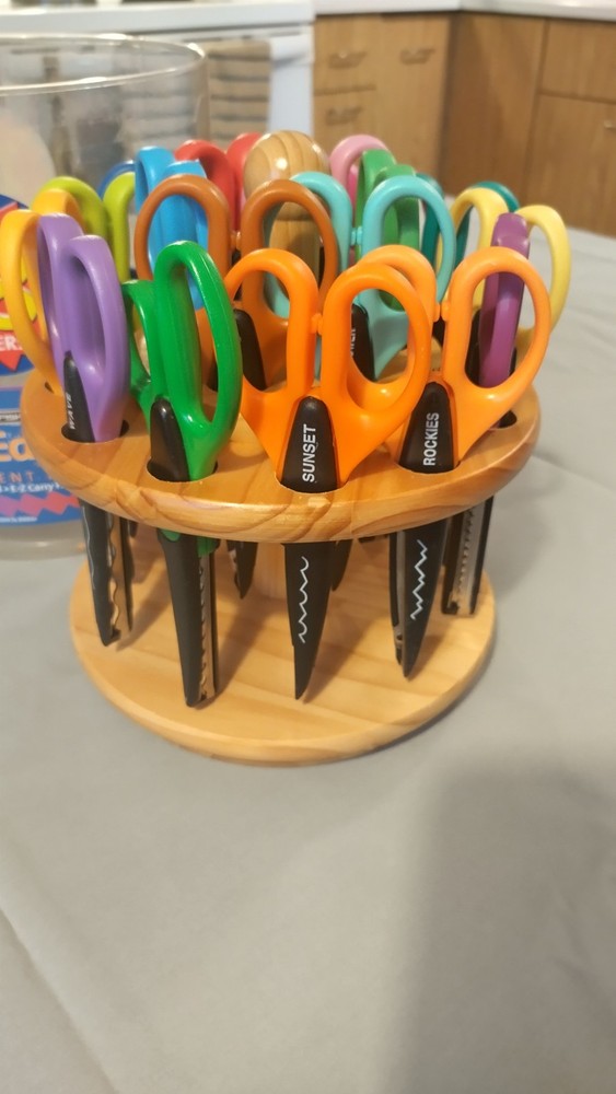 Fiskars Paper Edger Set - 18 edgers with stand