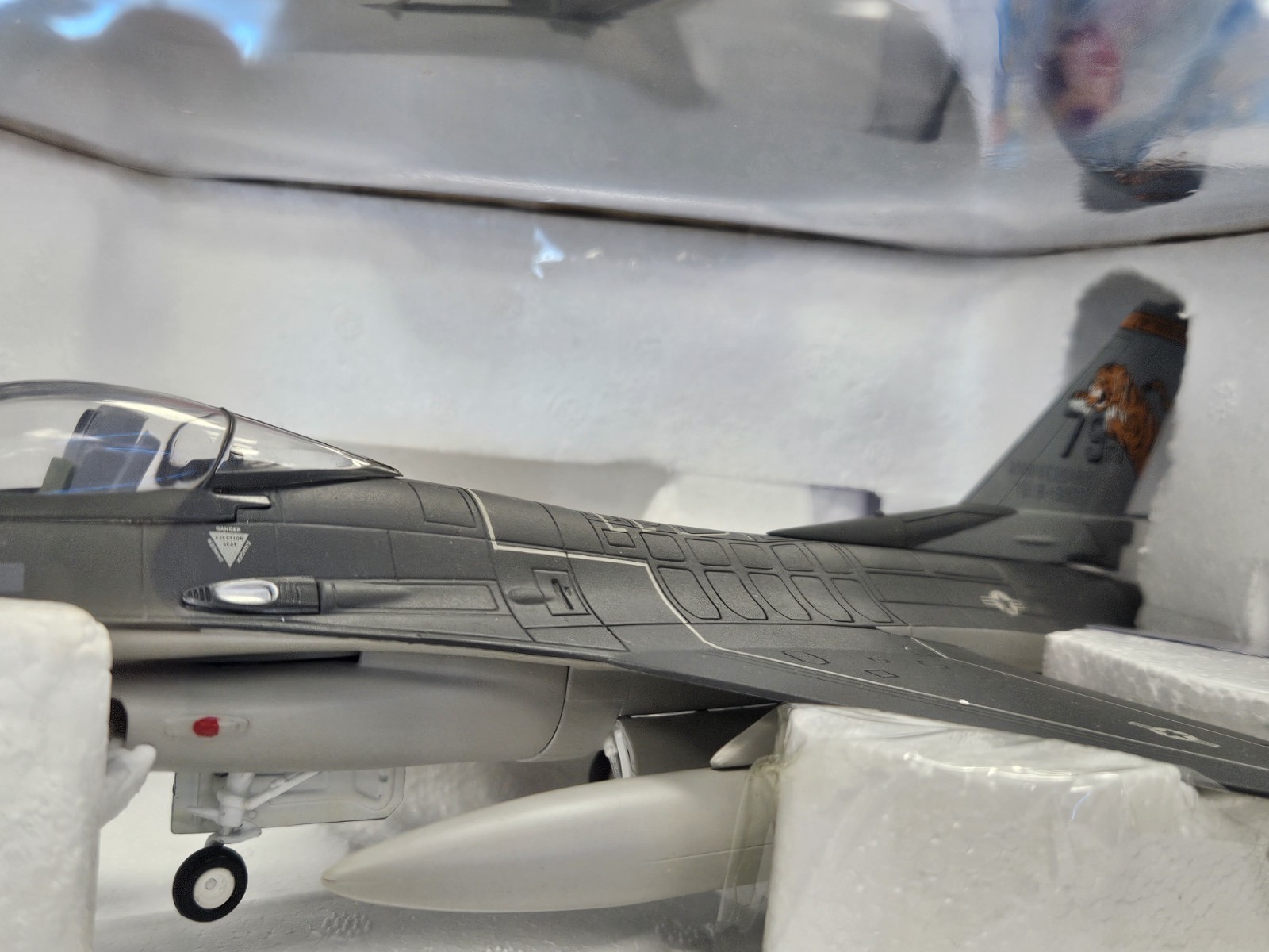 Franklin Mint Armour F-16 Fighting Falcon USAFE "Dragons" 1 - FREE SHIPPING (US)