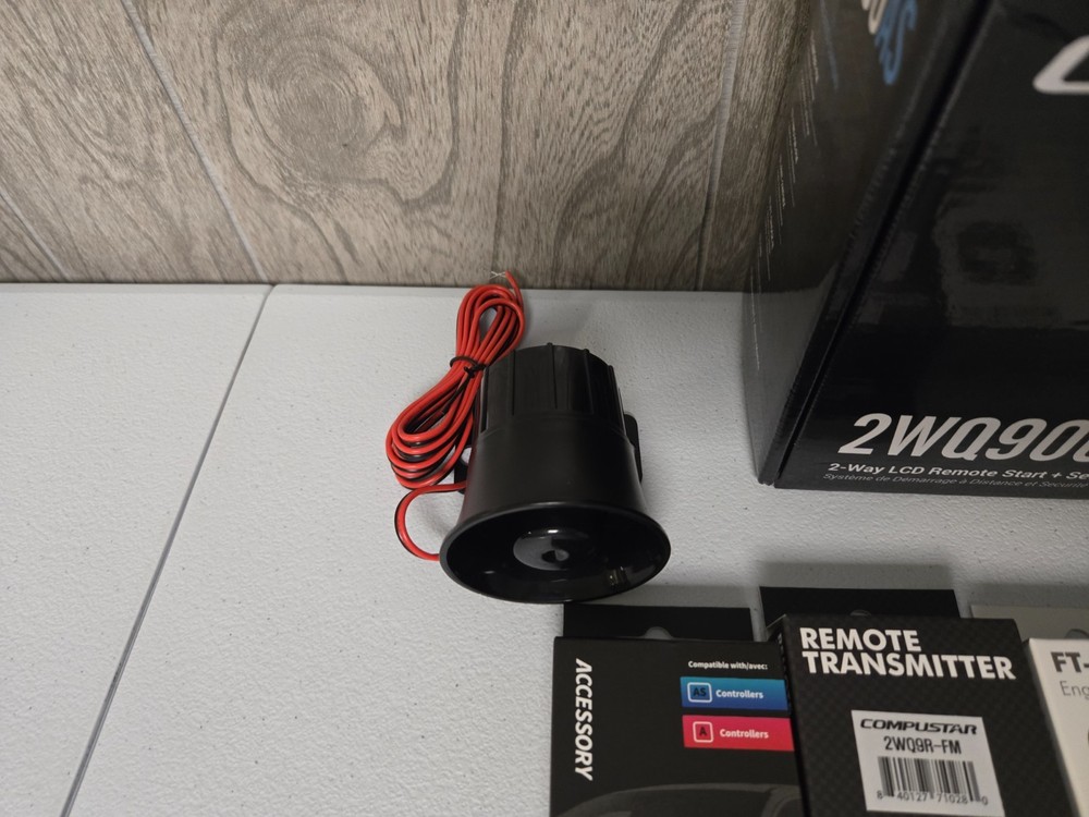 Compustar CS2WQ900-AS 2-Way LCD 3000-FT Max Range Remote Start + Security System