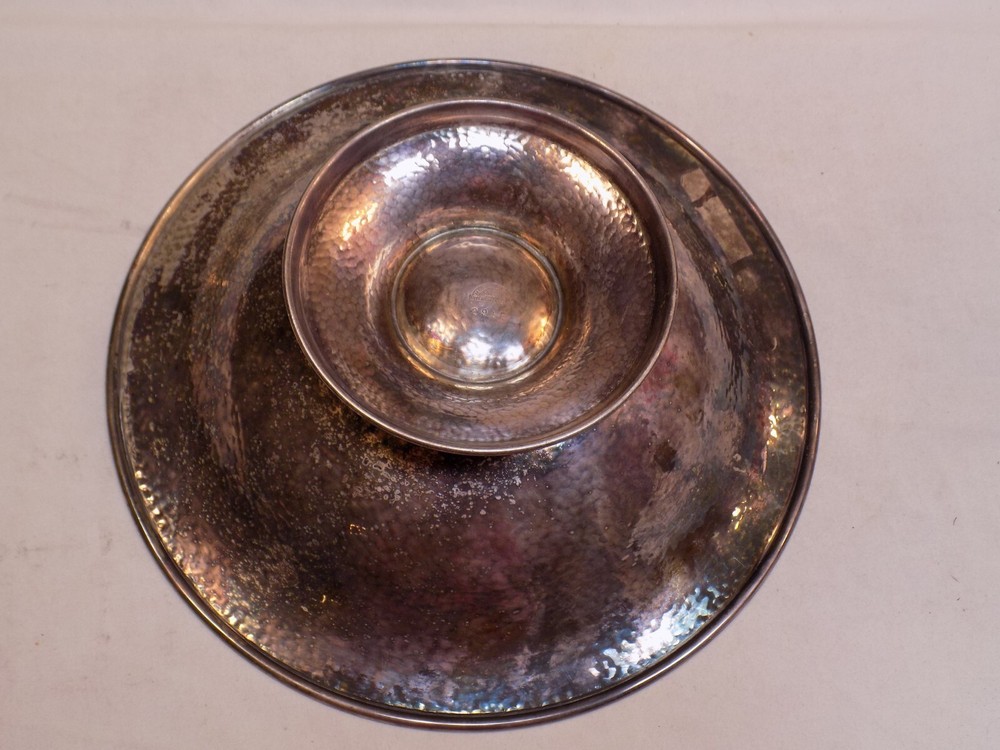Meridan Silverplate International Large Serving Decorative Bowl Hammered Footed
