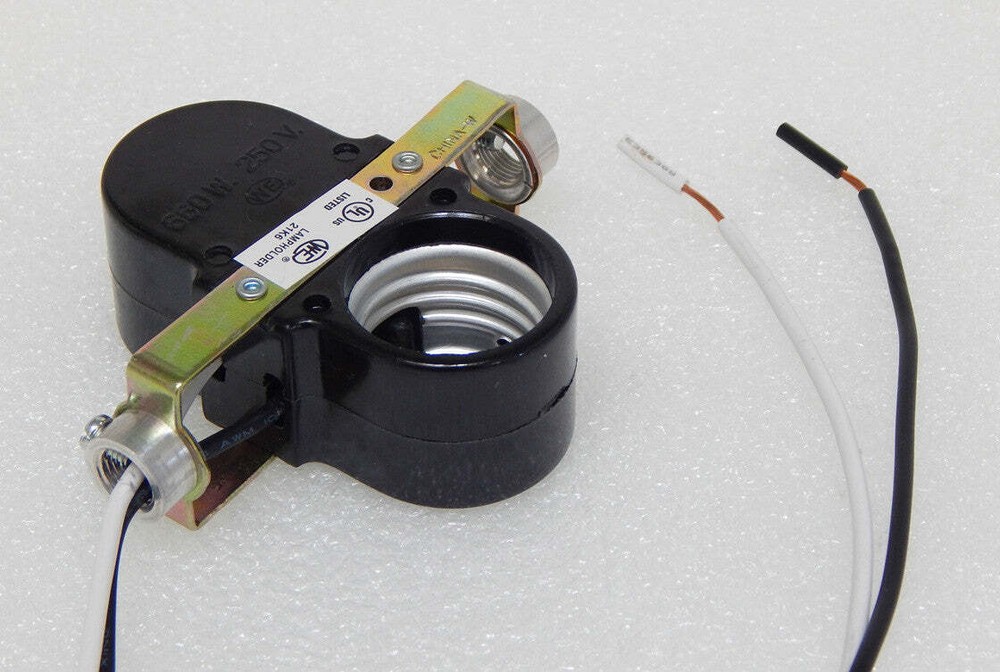 2-Light Phenolic Medium Base Offset Cluster Socket (Switchless)