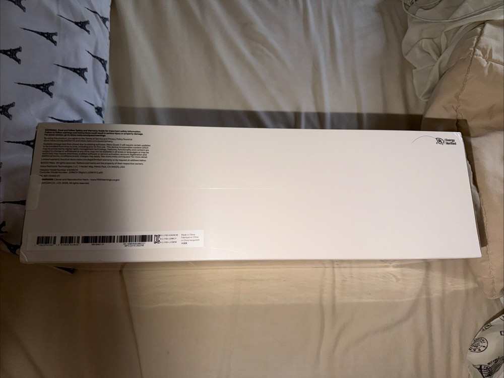 BNIB Meta Quest 2 Virtual Reality Headset BUNDLE + Aubika case + controller grip