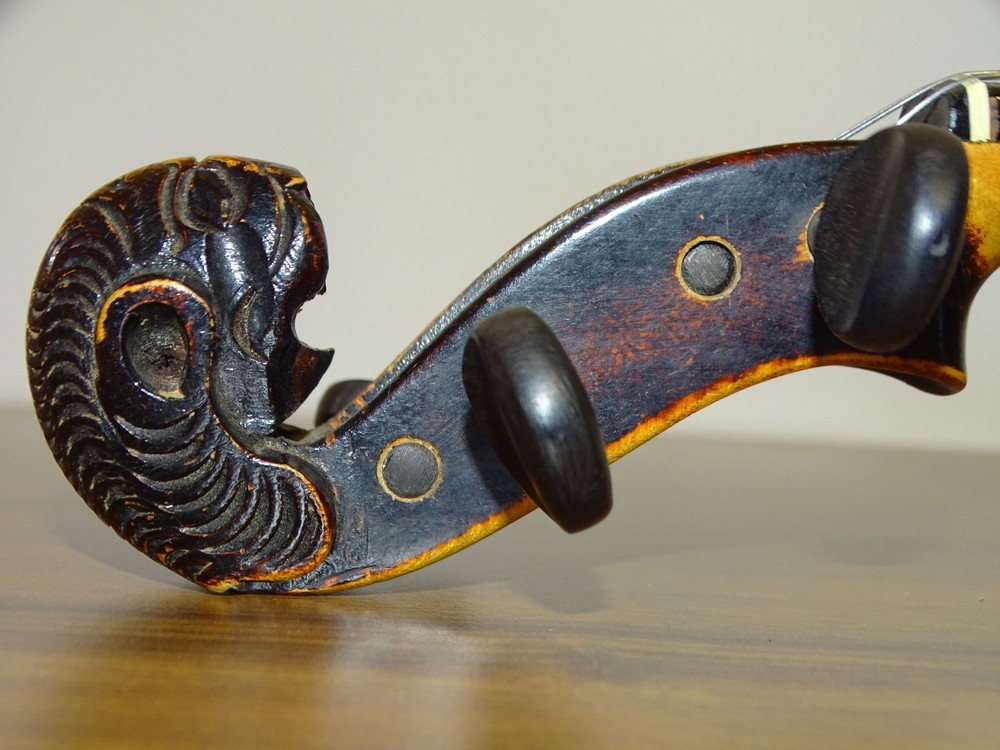 VIOLIN WITH LION HEAD - model STAINER (Nr. 097)