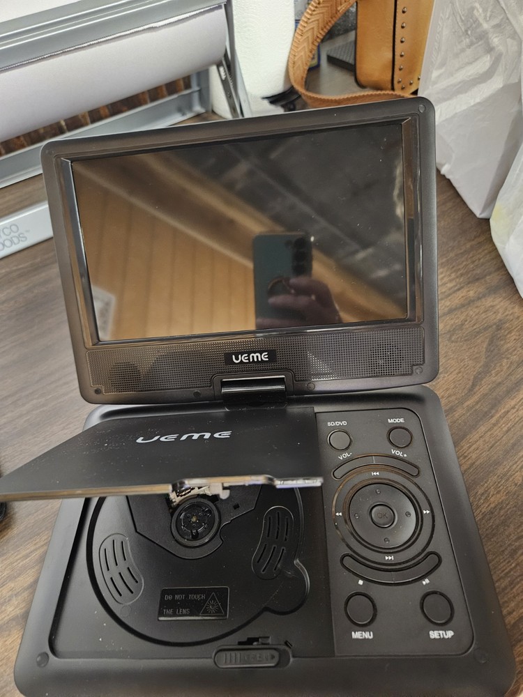 Ueme 9 Inch Portable Video Player