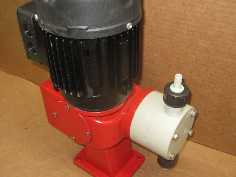 JESCO MEMDOS E 76 METERING PUMP MATERIAL PP/CSM