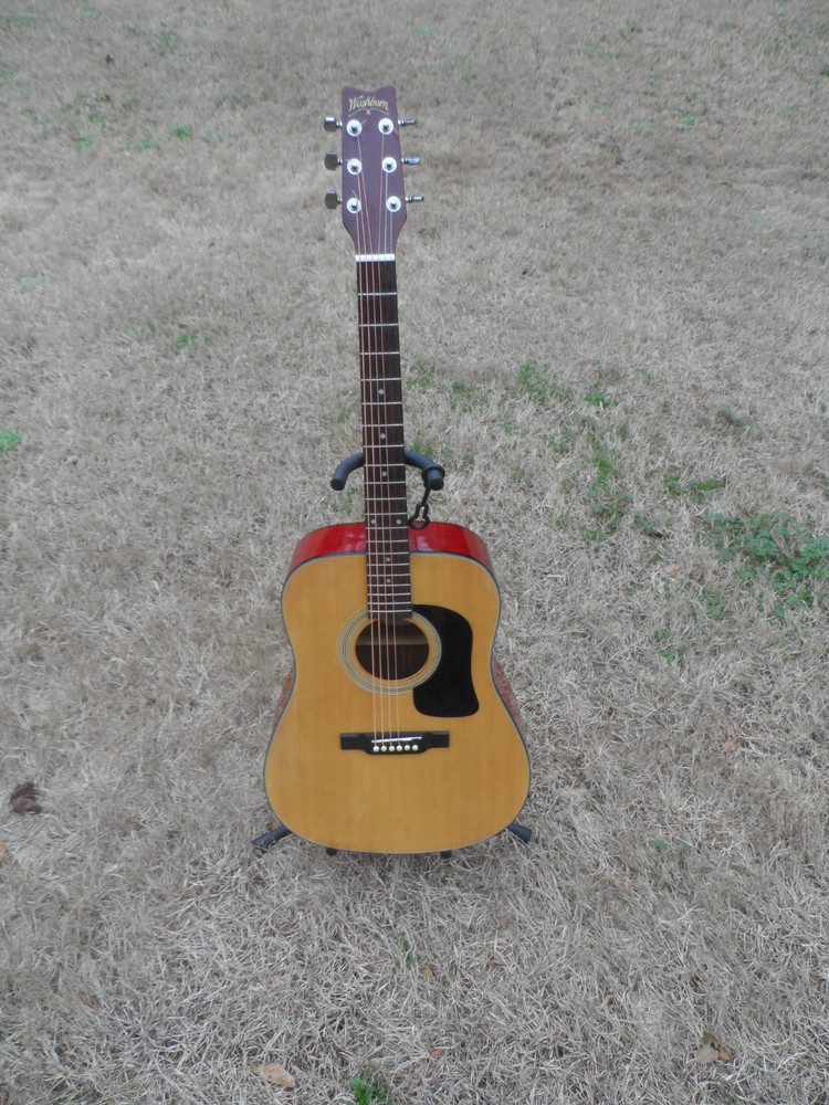WASHBURN D 10 GUITAR, NEW STRINGS