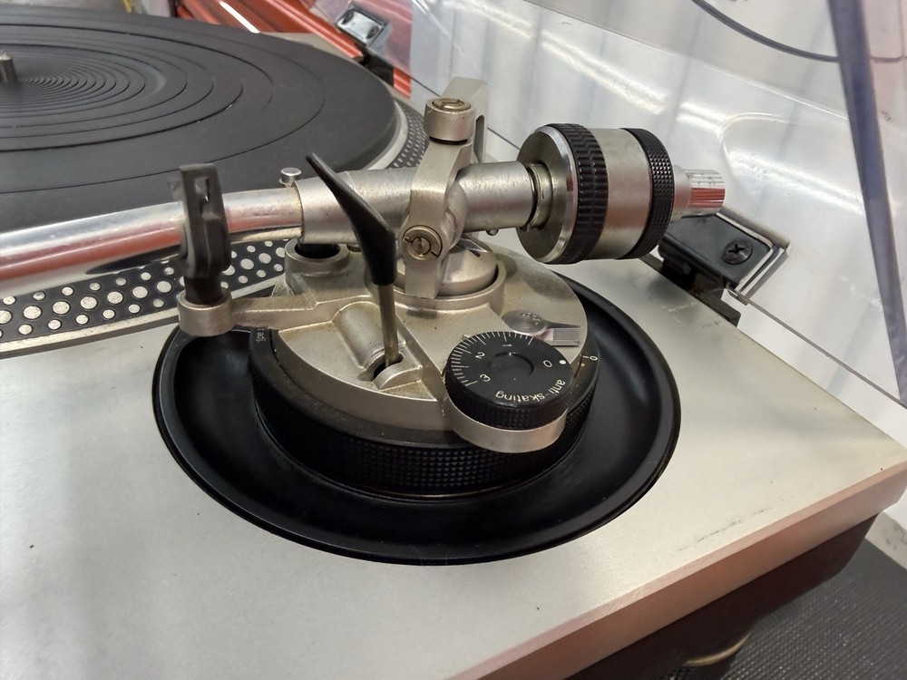 Technics SL-1200MK2 Direct Drive Turntable Quartz Silver