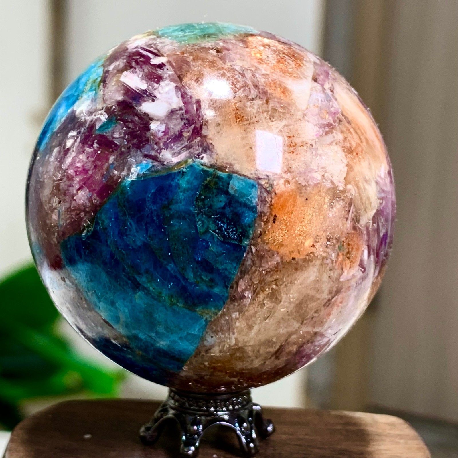 156G Natural Blue Aptite +Sun Stone purple lepidolite Sphere mineral sample