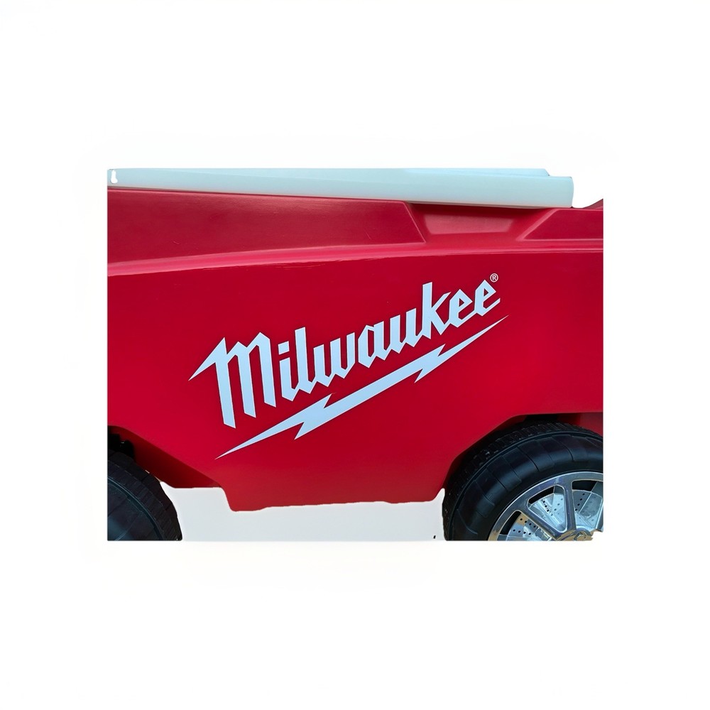 Milwaukee Tool C3 beverage Cooler W/ Remote.