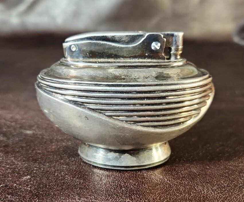 1953 Ronson Lotus Silver Plated Table Lighter *READ*