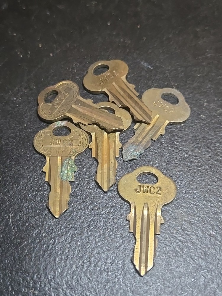 1pc - Vintage Vending Machine JWC2 Original Chicago Lock Key Code (3D4)