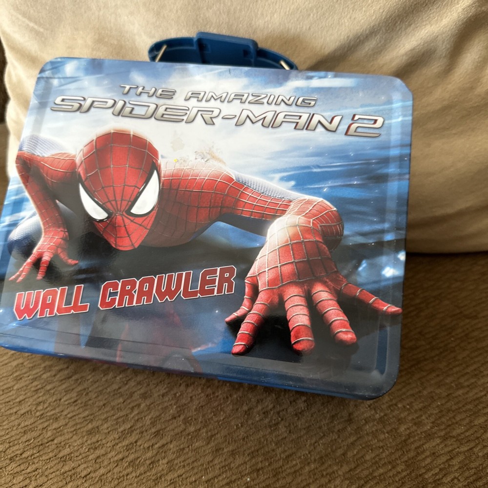 Spiderman 3D Embossed Metal Lunchbox Marvel Comics “Wall Crawler”