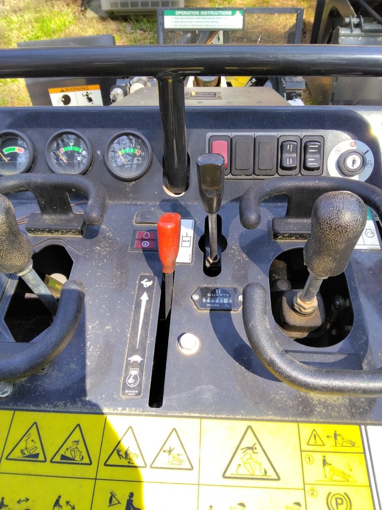 mt 100 bobcat mini skidsteer
