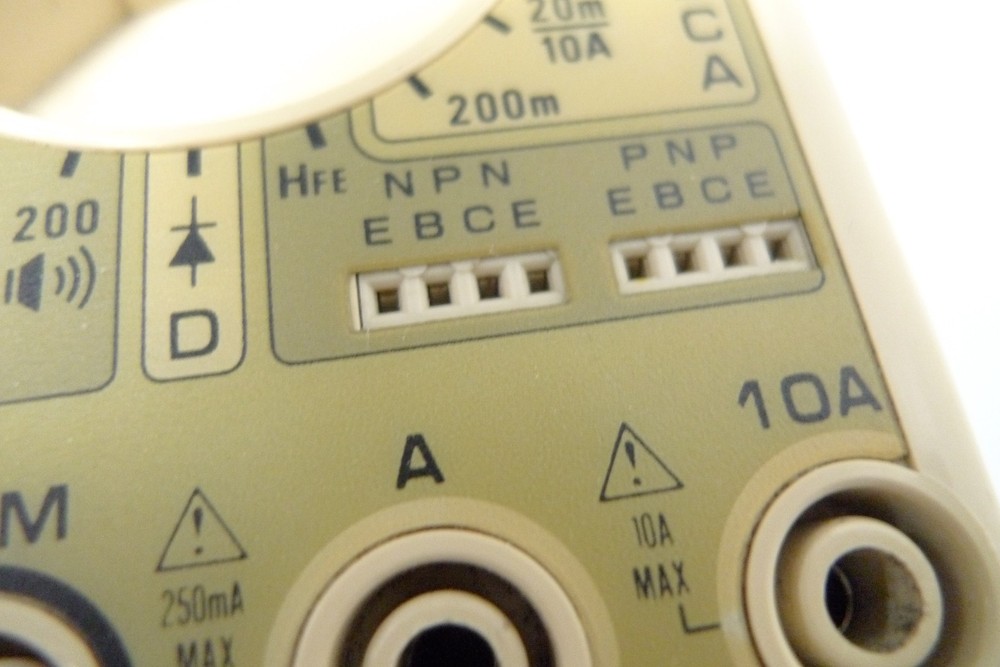 Circuitmate Digital Multi Meter DM423 Transistor Tester 10A