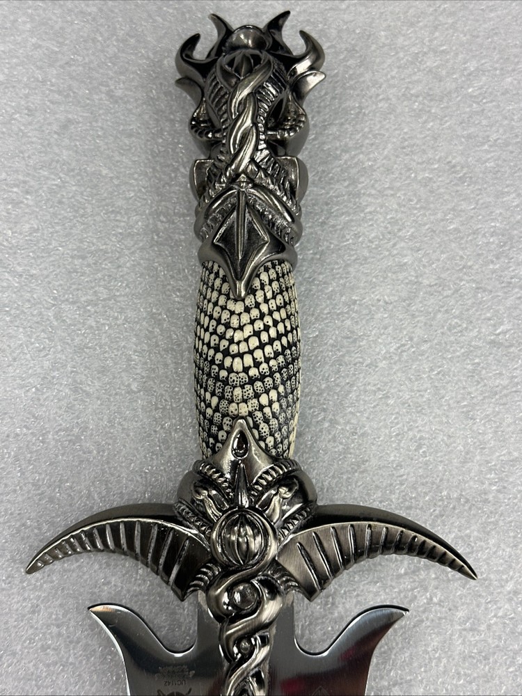 Stainless Fantasy Dagger Knife 17.50” L