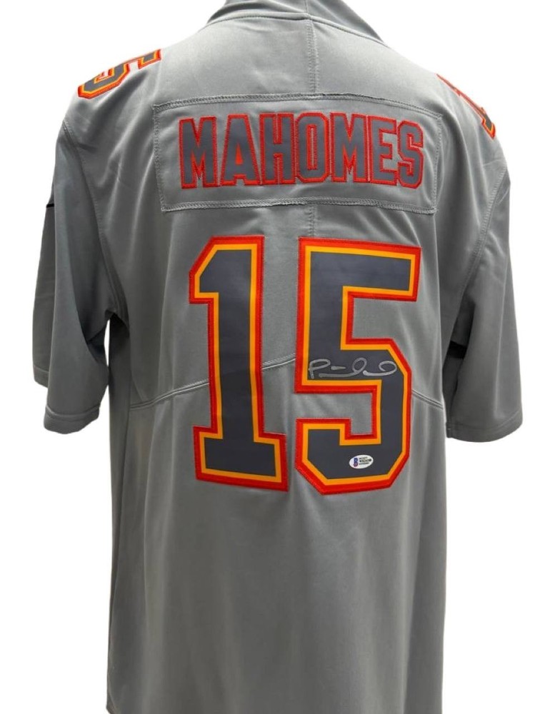 Hand Signed JERSEY Patrick Mahomes Autographed Size M BAS Authentication