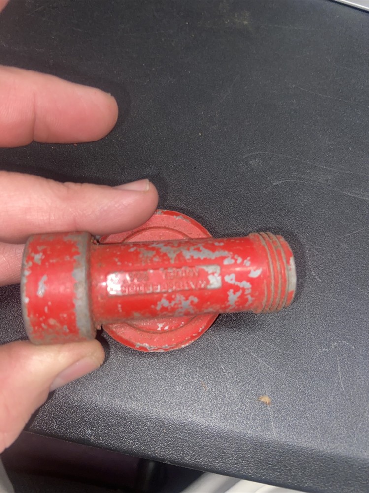 Vintage water feeder model 954