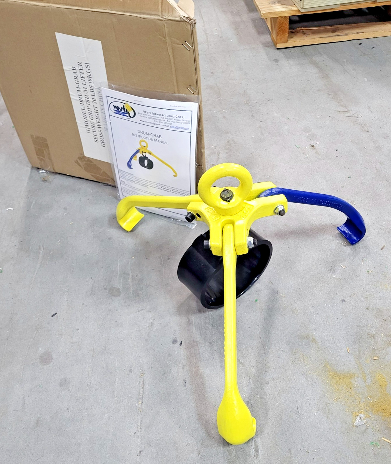 *NEW* Vestil DRUM-GRAB, 2200 lb capacity, Secure Overhead Drum Lifter