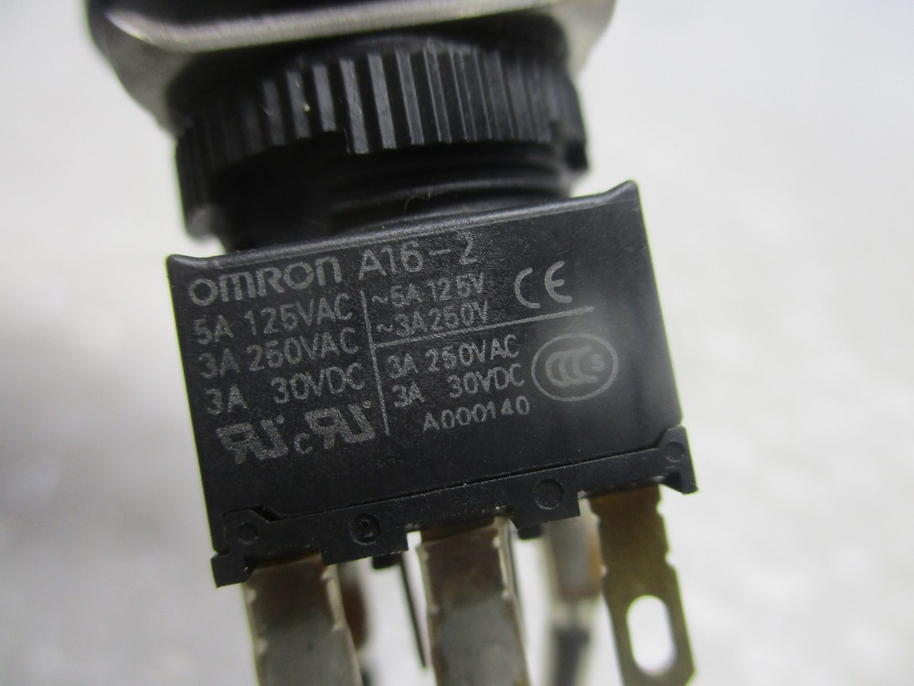 OMRON A16-2 PUSHBUTTON SWITCH RED UNMP
