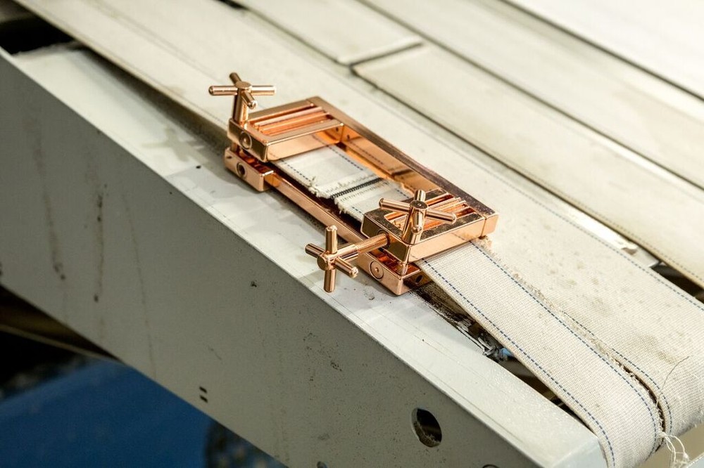 Belt Puller , Stretching tool , Conveyor , Laundry Folder. Limited space access