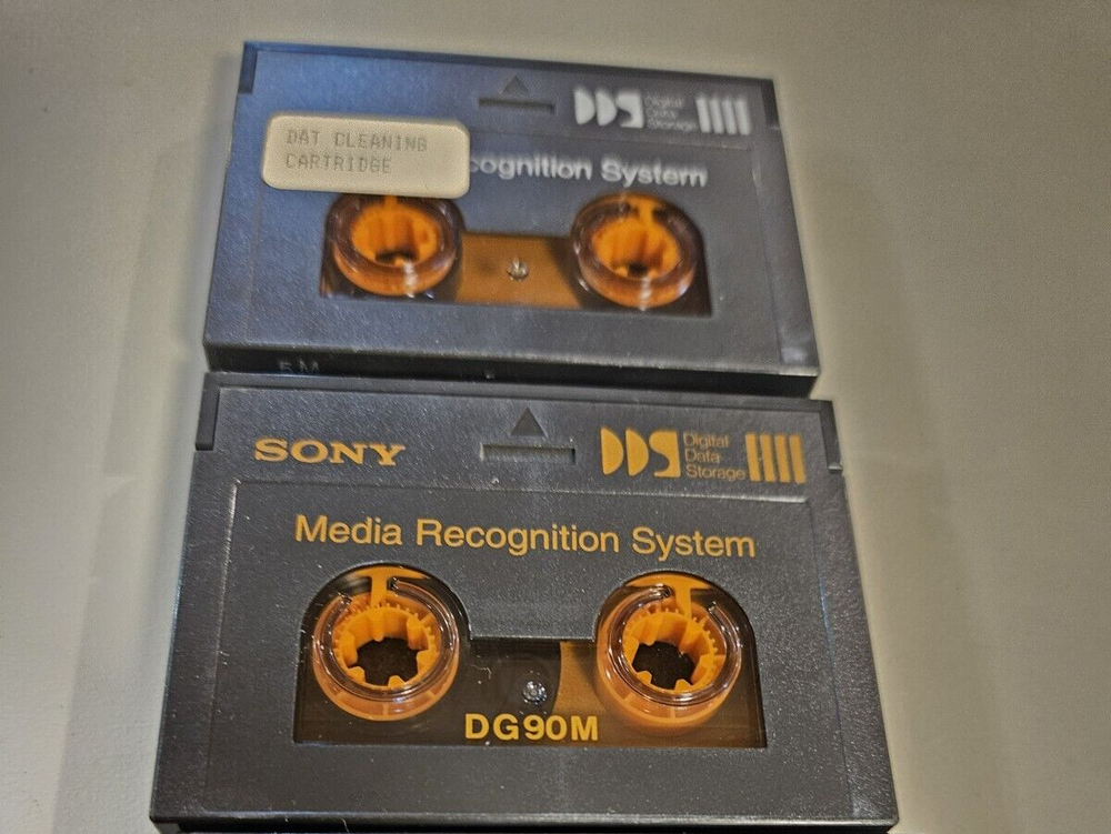 ADIC Dat Autochanger Autoloader Tape Drive with 2 DAT tapes