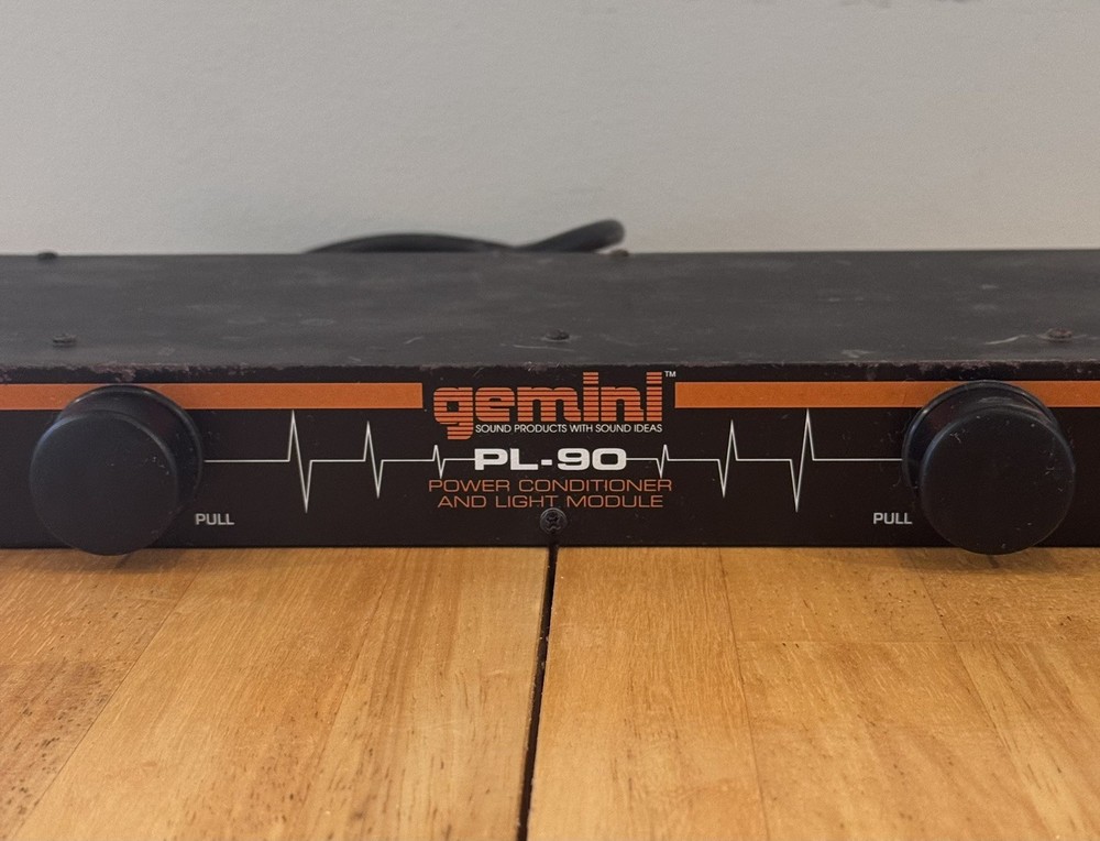 Gemini PL-90 Rack Mount Power Conditioner and Light Module (Outlets do not work)
