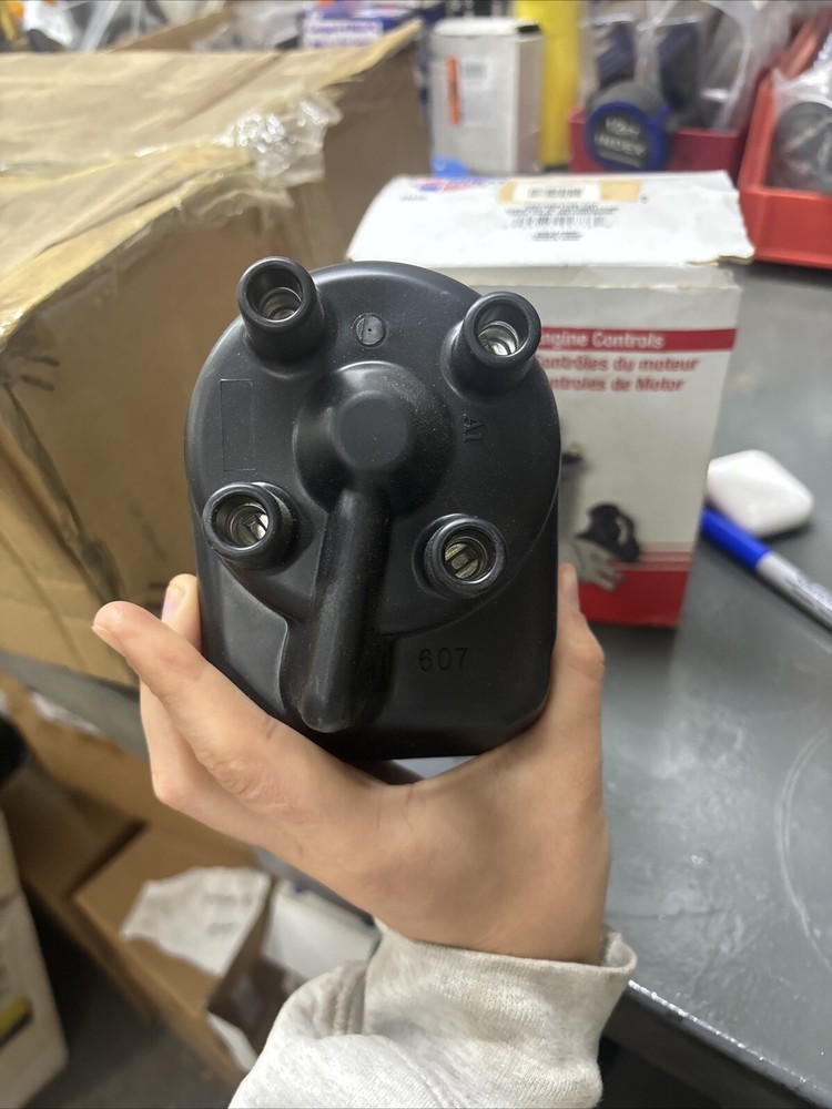 Carquest #24395, Distributor Cap