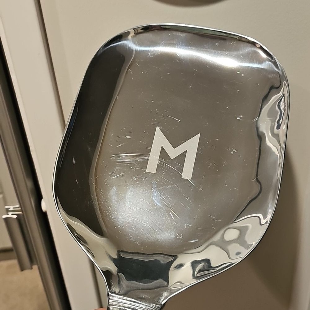 Mariposa Pickleball Paddle Engravable Server – “M” Monogram
