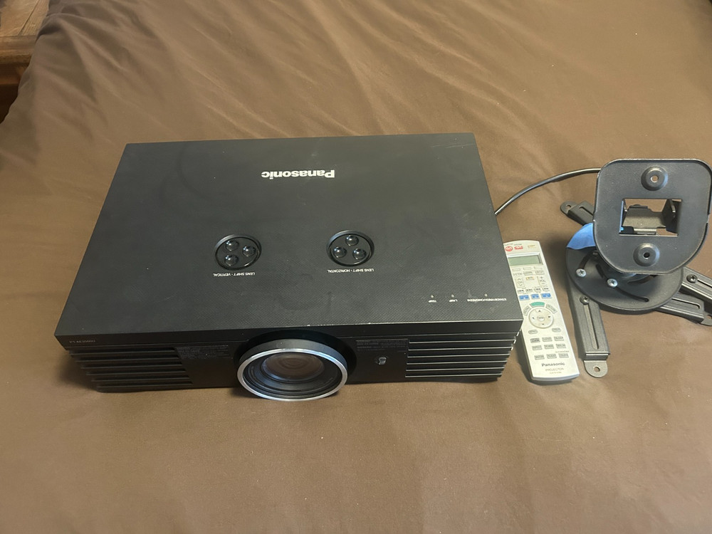 Panasonic Projector 1080p PT-AE2000U & Mount & Remote