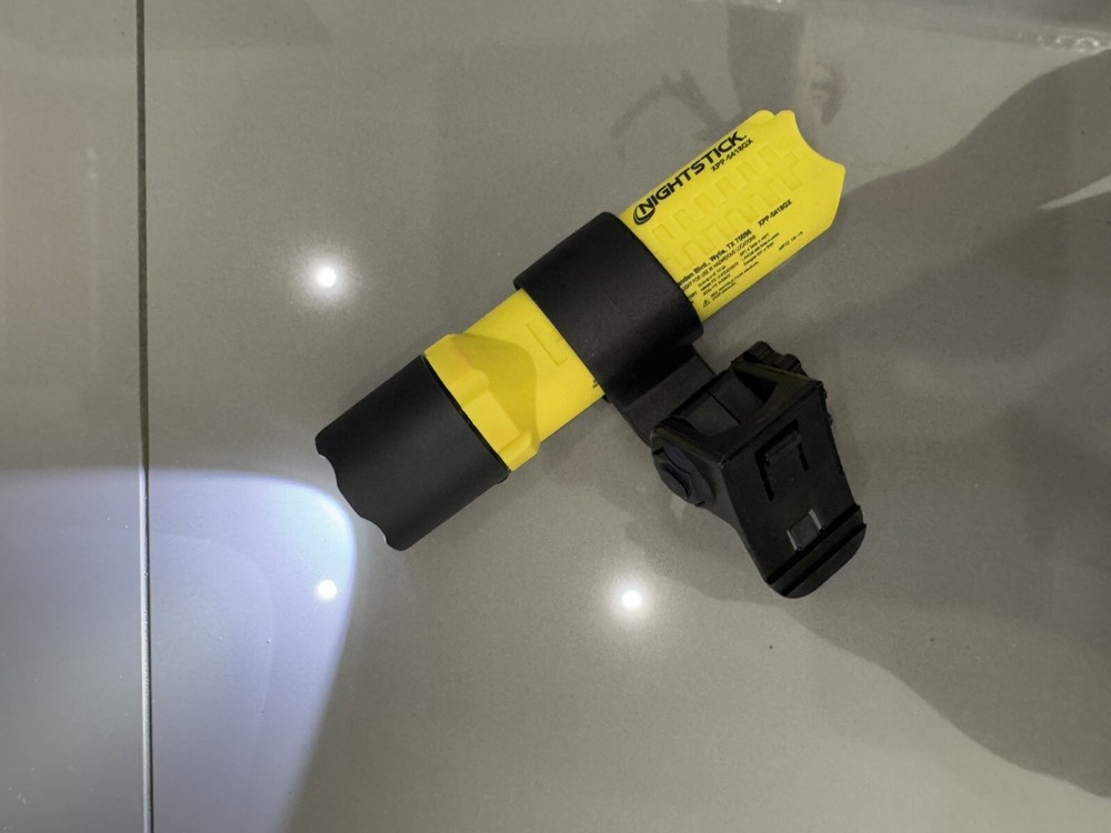 Nightstick Intrinsically Safe Led Light And Multi-Angle Mount
