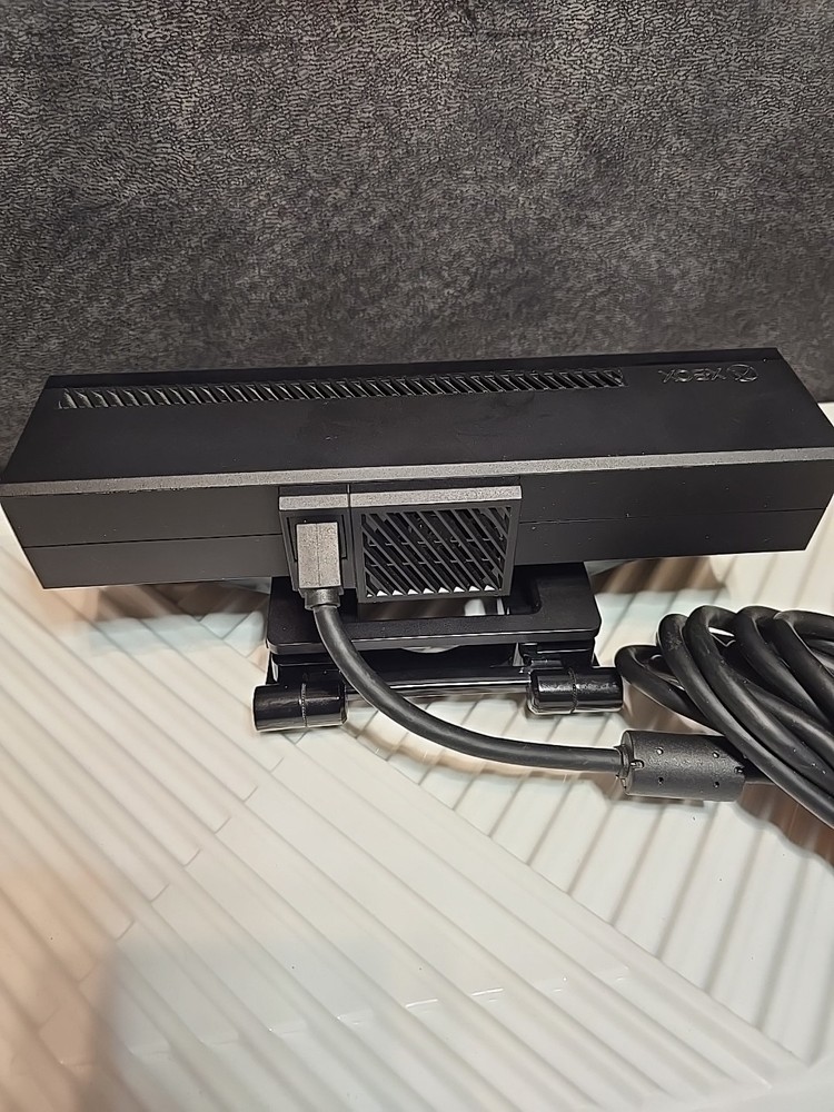 Microsoft Xbox One Kinect Motion Sensor Bar Black With TV Mount Model 1520 OEM
